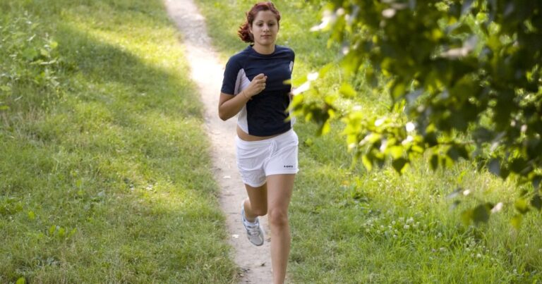 Kan du løpe med vond hals? Regelen du kan følge