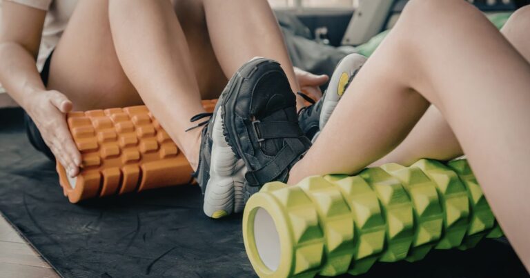 The Stick vs. Foam Roller: Hva er best for leggene?